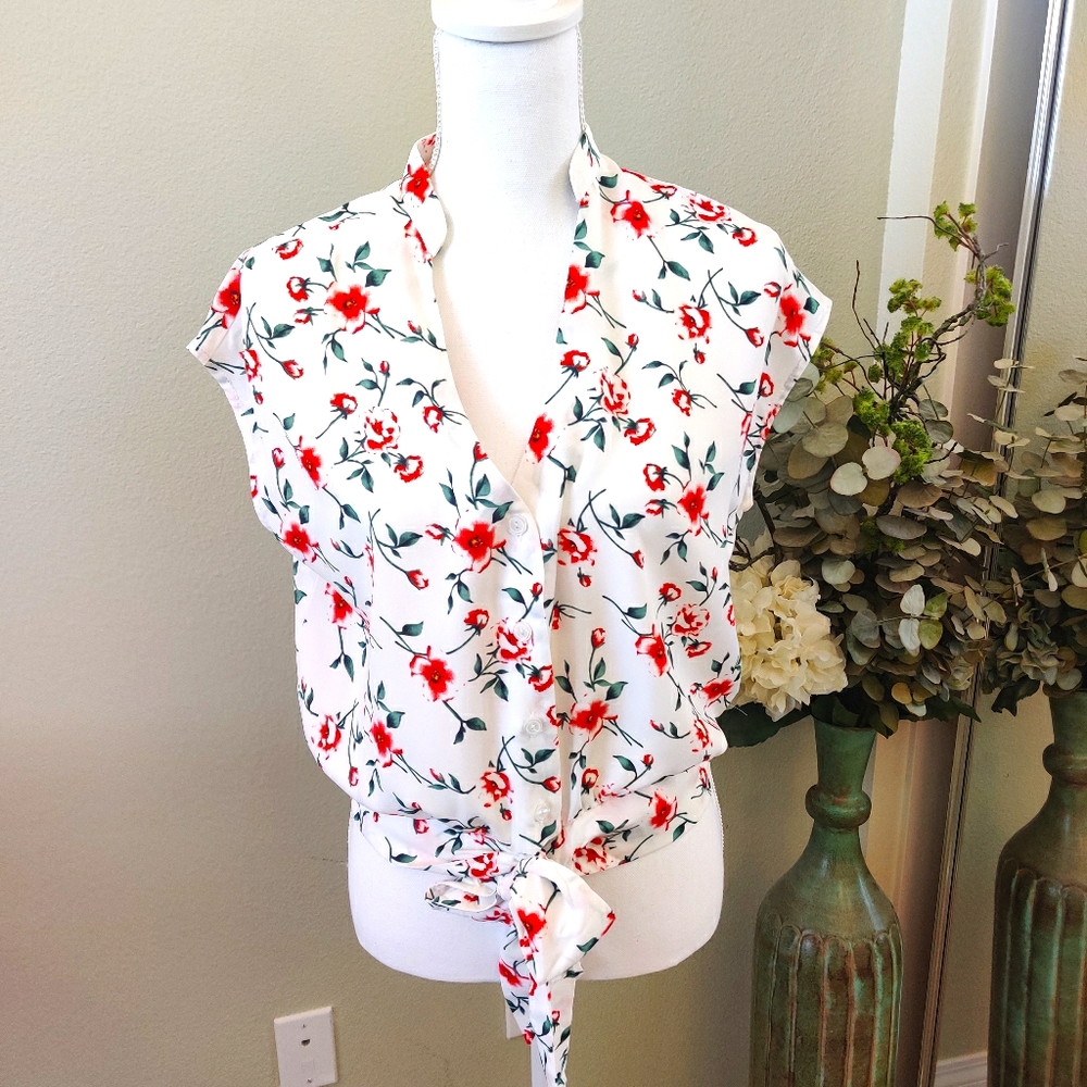 NWOT Triple seven flower blouse